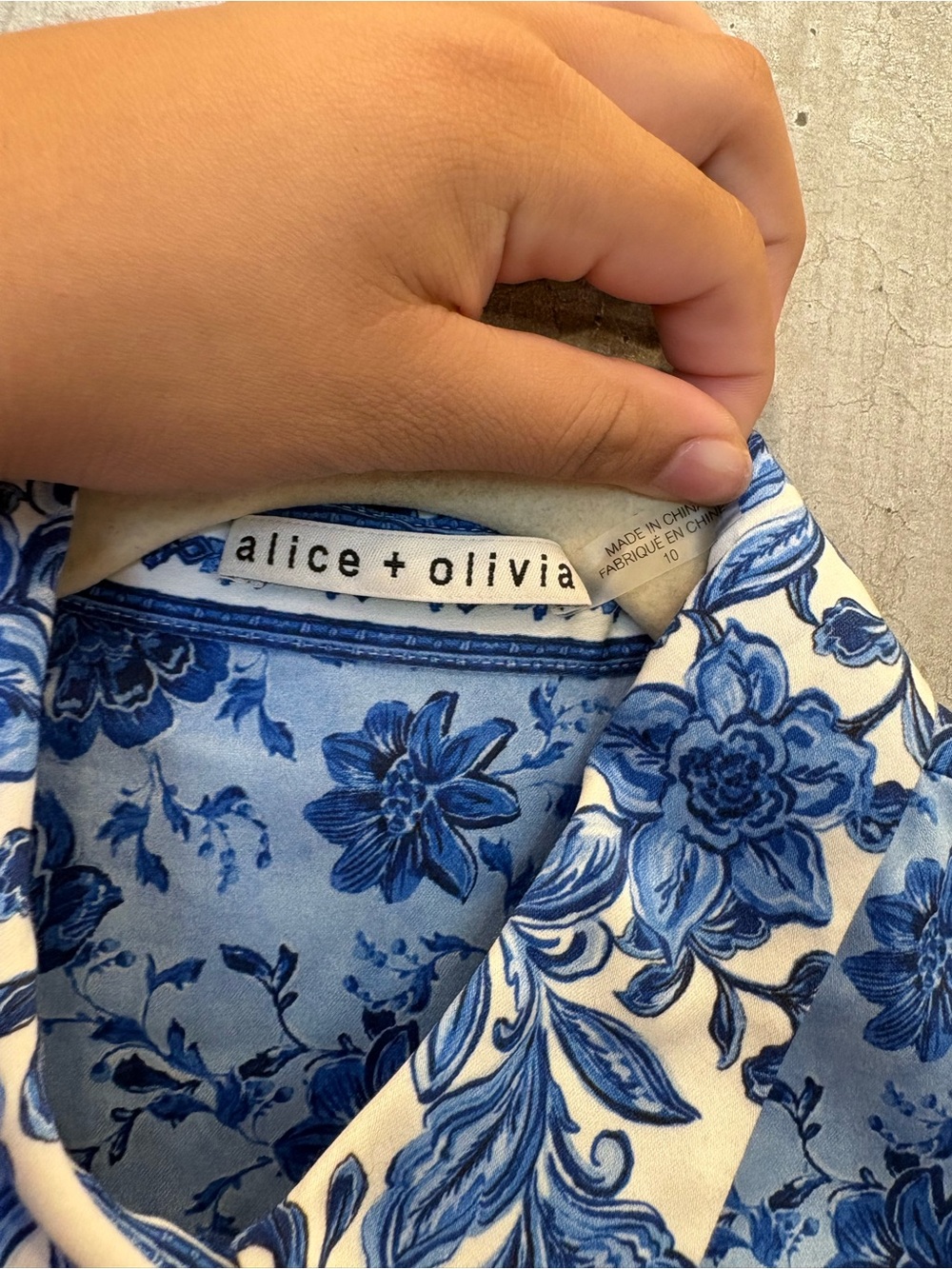 Alice + Olivia Blue and White Printed Tie-Waist Shirt Dress - Picture 3 of 4